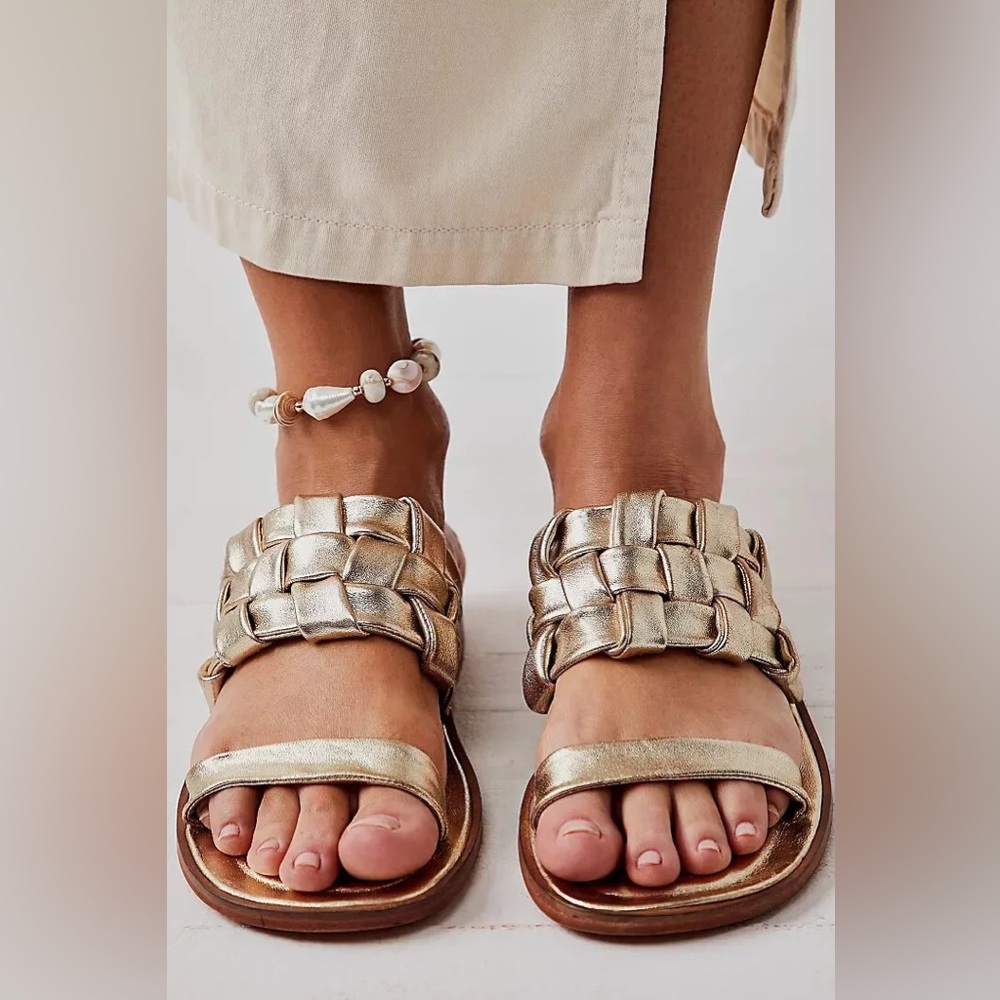 FREE PEOPLE Woven River Sandals / Platina Gold 37 NWOB